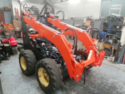 Pr�ce na zapojen� hydraulick�ch valcov s potrubiami a hadicami.