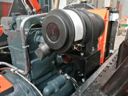 Filter vzduchu dvojstup�ov� - novinka, ulo�enie na konzole na hydraulickej n�dr�i.
